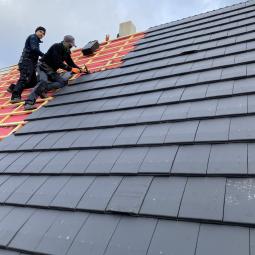 Travaux de toiture et tuiles plates